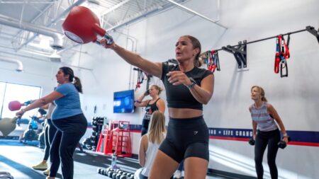 F45 Training Geneva workout kettle bell