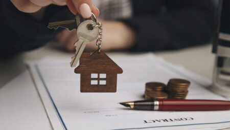 House keys over mortgage contract