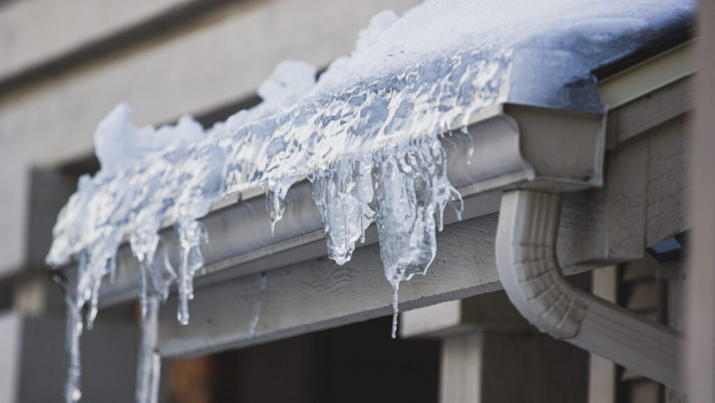 Benefits of a Gutter Cleaning Service Program