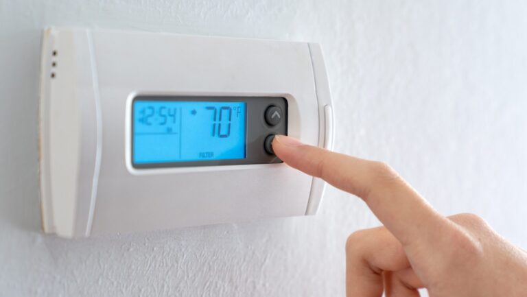 Should You Leave Your Thermostat at One Temperature?