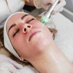 Emerald Green Light Therapy: A Gentle Path to Body Contouring