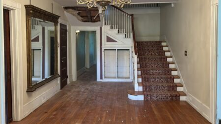 Aroma'z Home home entrance