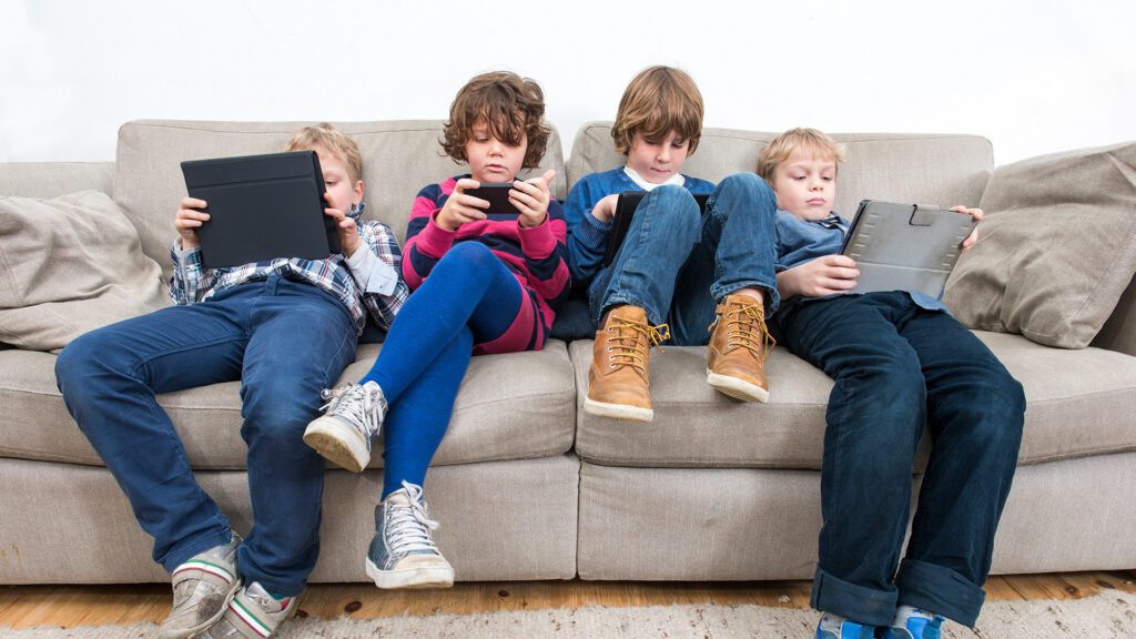 Screen Time and Kids’ Vision: A Modern Guide for Oak Bay Parents