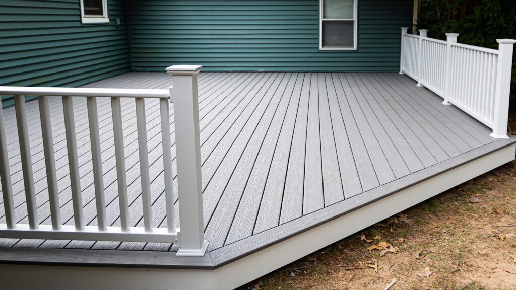 Deck vs. Patio: Which Is the Right Choice for Your Home?