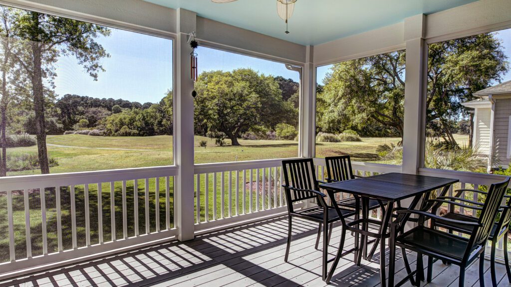 Taking Advantage of Your Outdoor Space with Motorized Screens