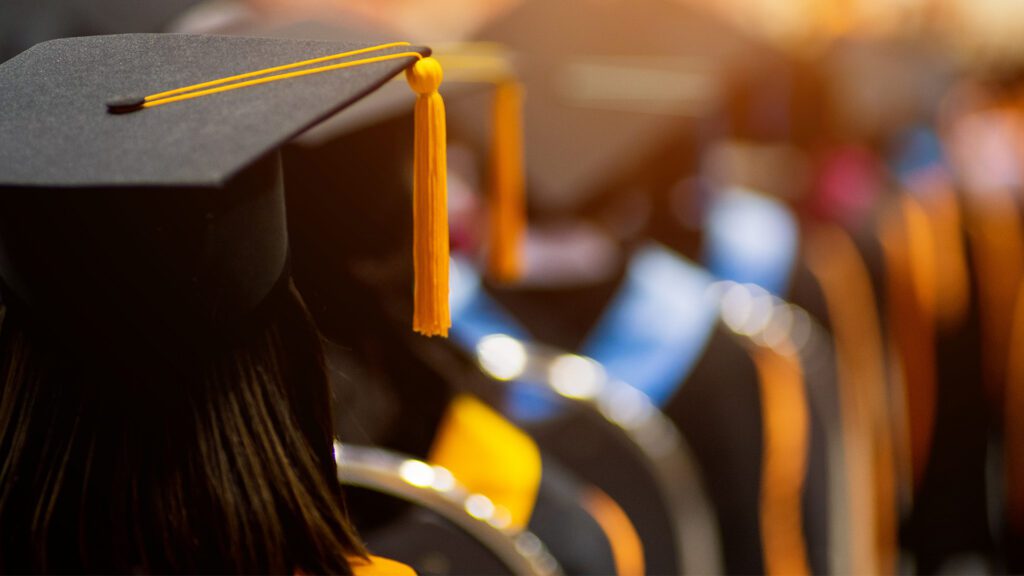 How to Host a Stylish Graduation Party at Home