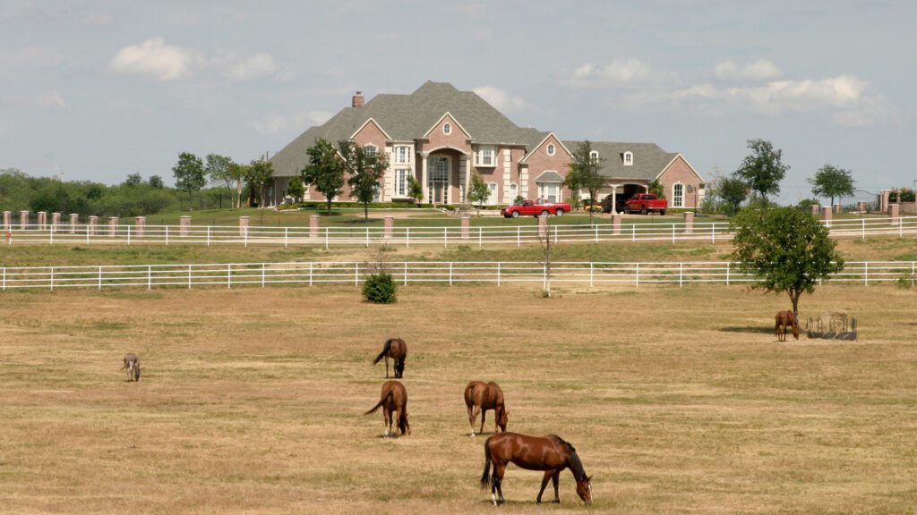 Spring in Driftwood: Why April Is a Prime Time for Luxury Real Estate