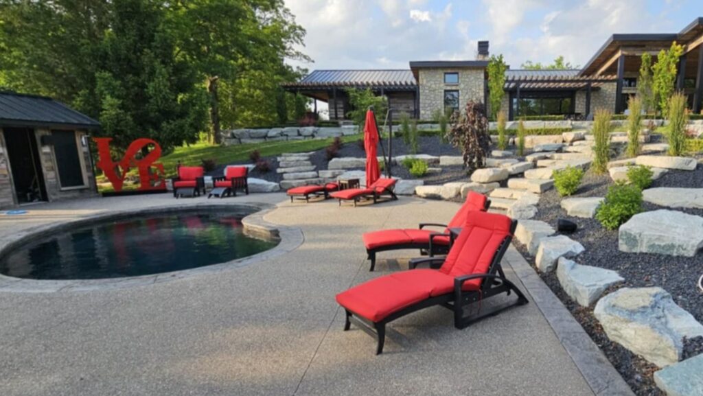 5 Ways to Turn Your Backyard into an Outdoor Living Space This Summer