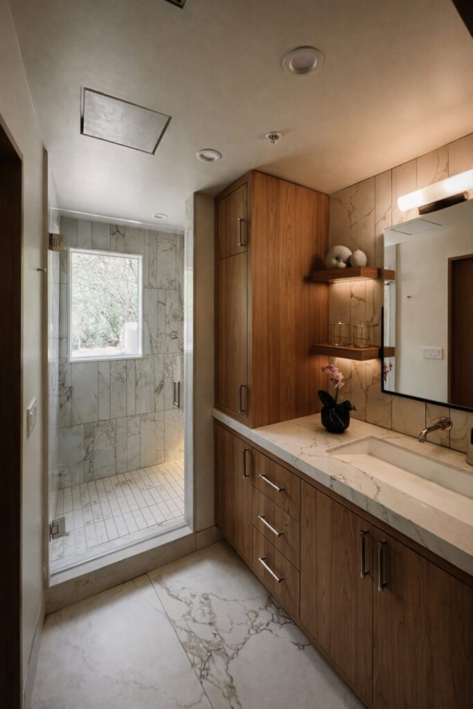Apache Peak Guest Bath