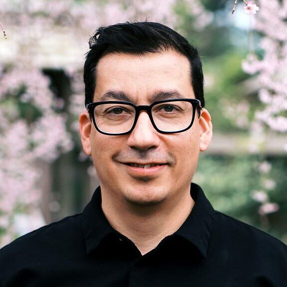 Dr. Luis Miron
