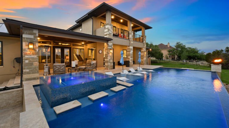 The Resort Custom Pools: Crafting Extravagant Pools for Enjoyable Memories Right Here in Cypress