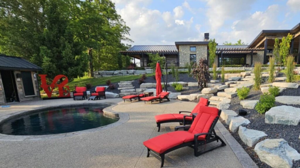5 Ways to Turn Your Backyard into an Outdoor Living Space This Summer