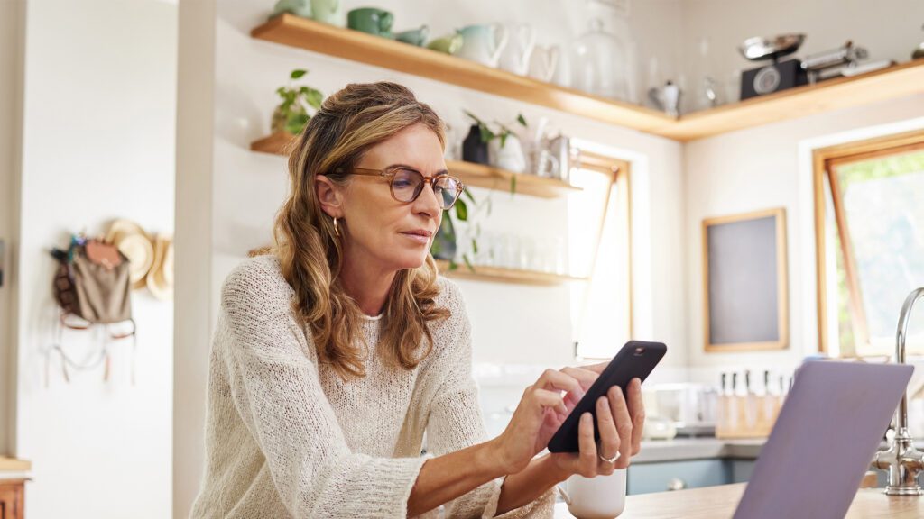A Smarter Reset: Financial Decluttering for Women This Spring