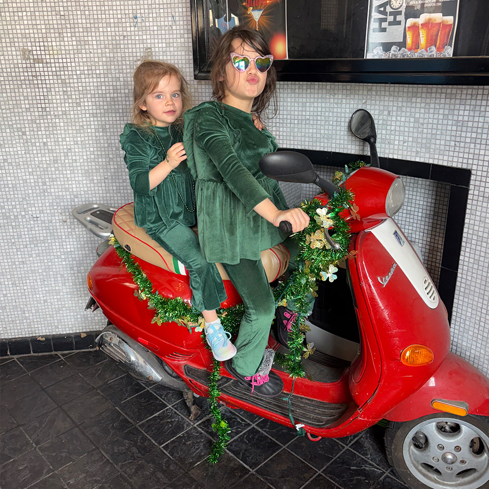 Kids on scooter Zia's Social