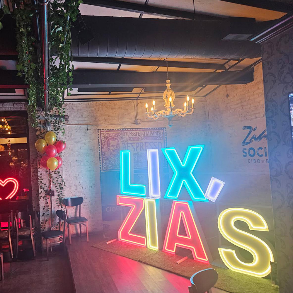 Lix, Zias sign Zia's Social