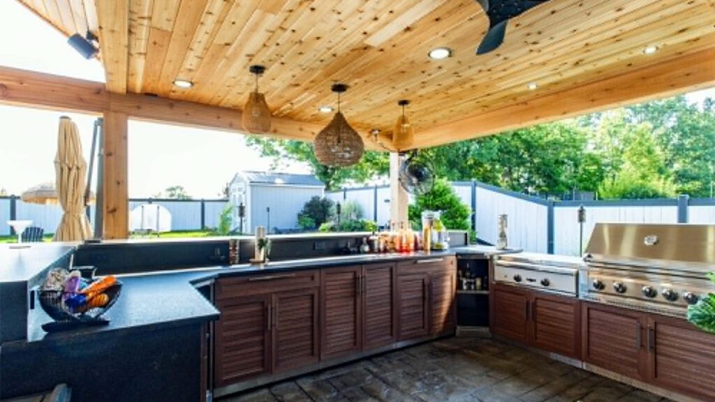 Outdoor Kitchens Are the Hot Trend