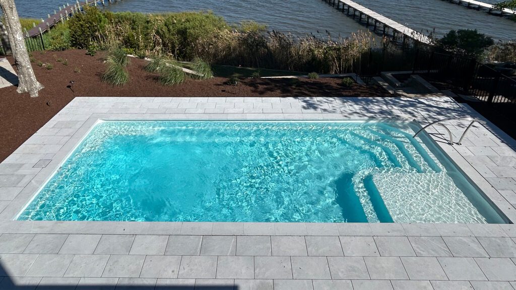 Fiberglass vs. Vinyl Liner Pools: What Emerald Isle Homeowners Should Know