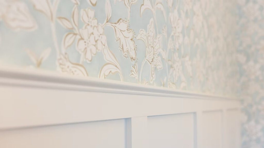 Wallpaper for Kitchens and Bathrooms: Where It Works, Where It Doesn’t, and Why