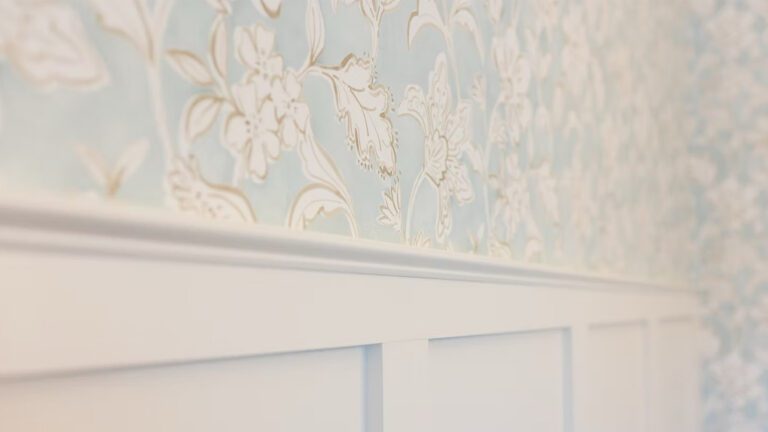 Wallpaper for Kitchens and Bathrooms: Where It Works, Where It Doesn’t, and Why