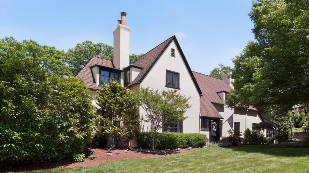 Focuses on the Property — Not the Agent