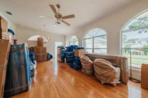 Top Team Hauling moving furniture