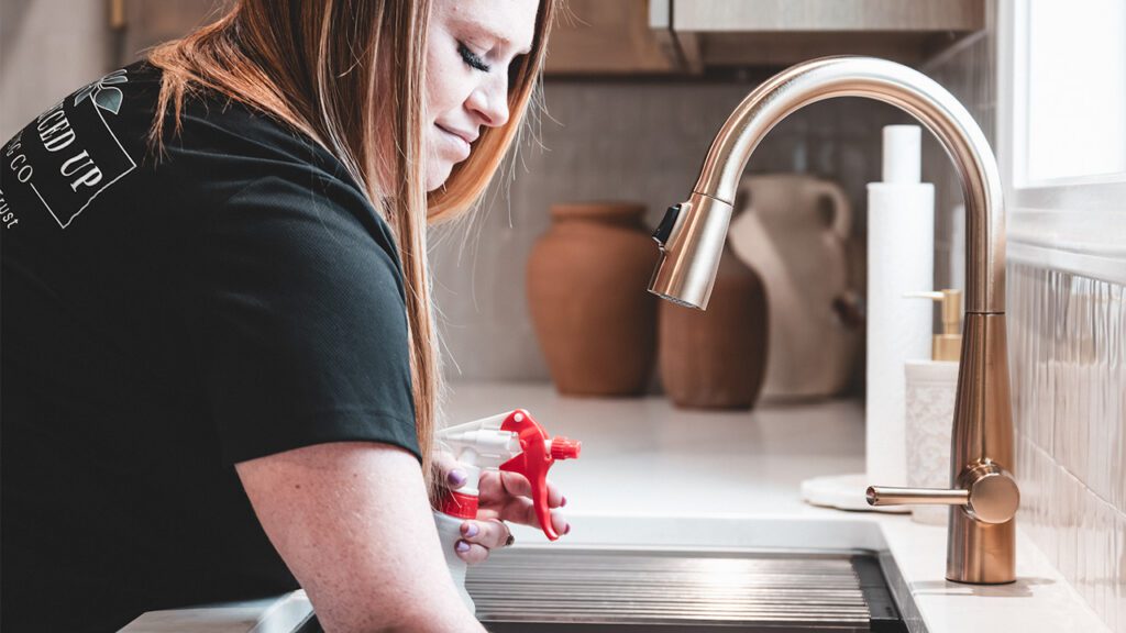 Your Neighbor’s Secret to a Clean Home? She Asked for Help