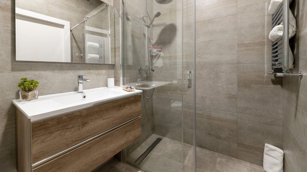 Glass Additions That Bring Your Bathroom to Life