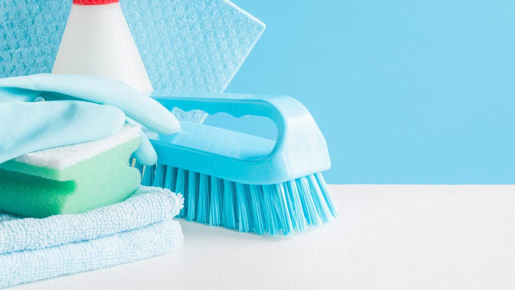 Harsh Chemicals vs. Natural Cleaning: How to Create a Healthier Home