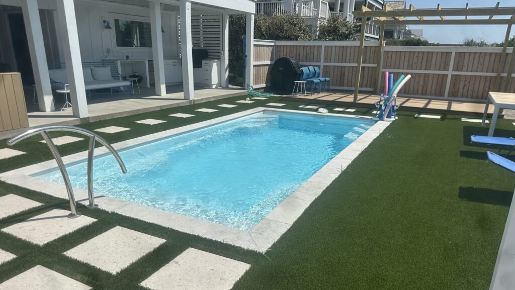 Artificial Turf Around Fiberglass Pools
